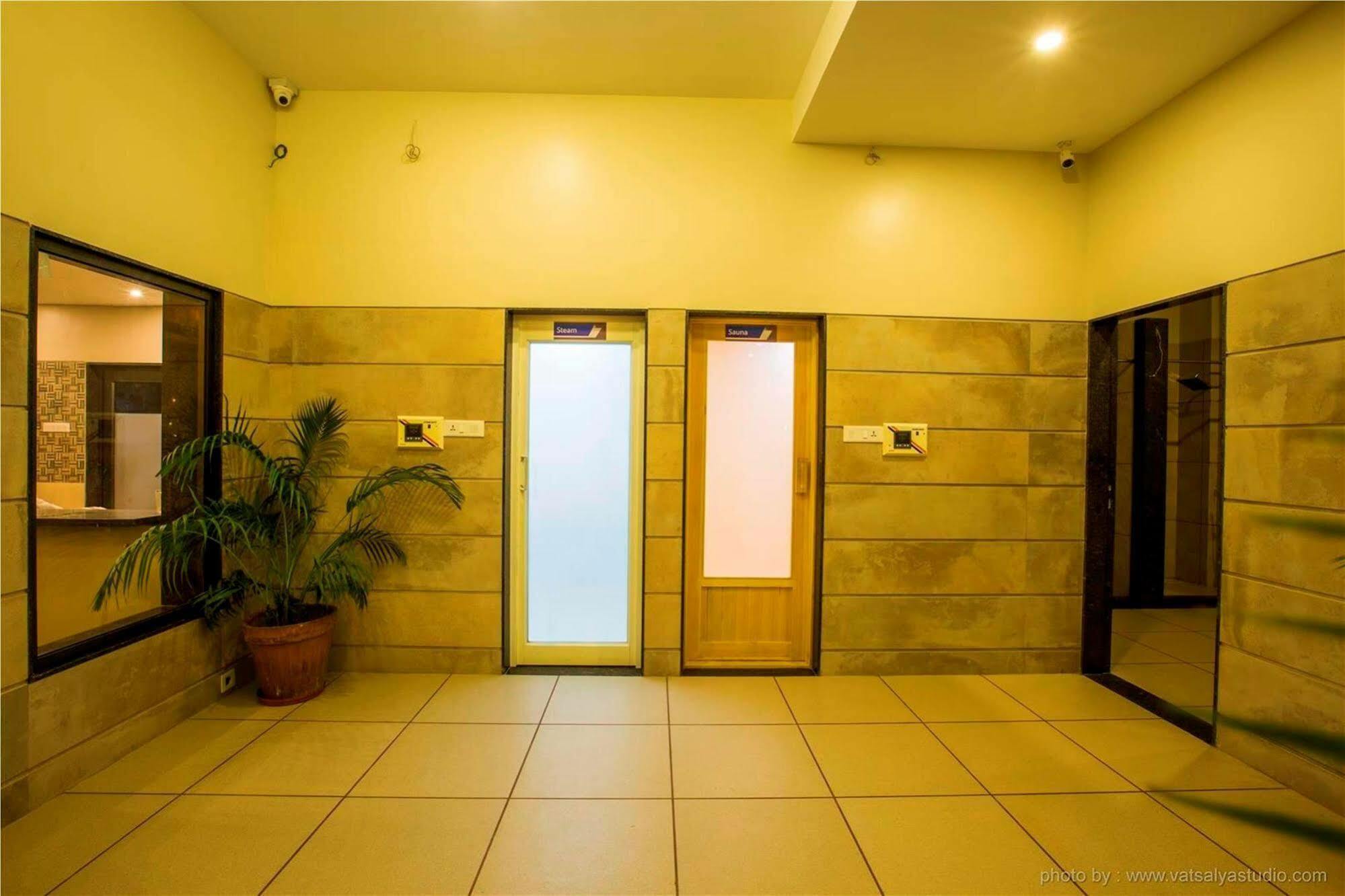Vits Shalimar, Ankleshwar Hotell Exteriör bild