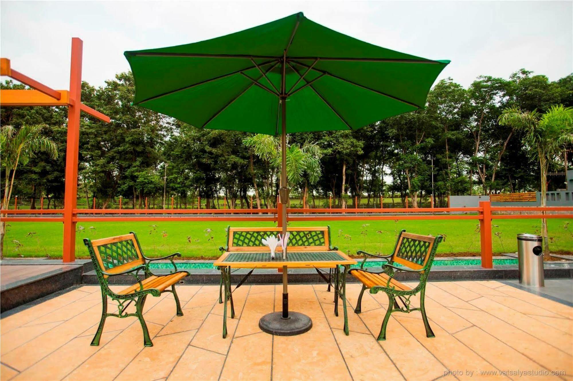 Vits Shalimar, Ankleshwar Hotell Exteriör bild