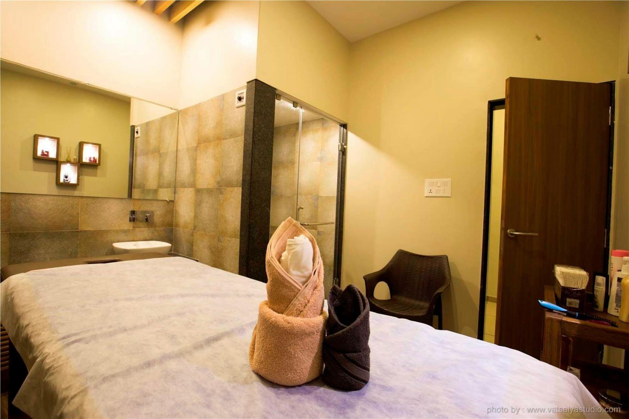 Vits Shalimar, Ankleshwar Hotell Exteriör bild